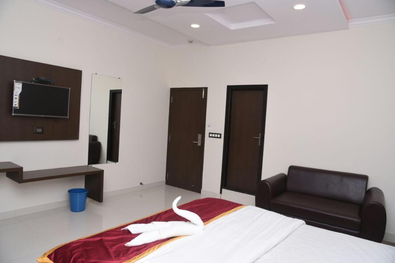 Hotel Grand Kubera Chikmagalur Exterior photo